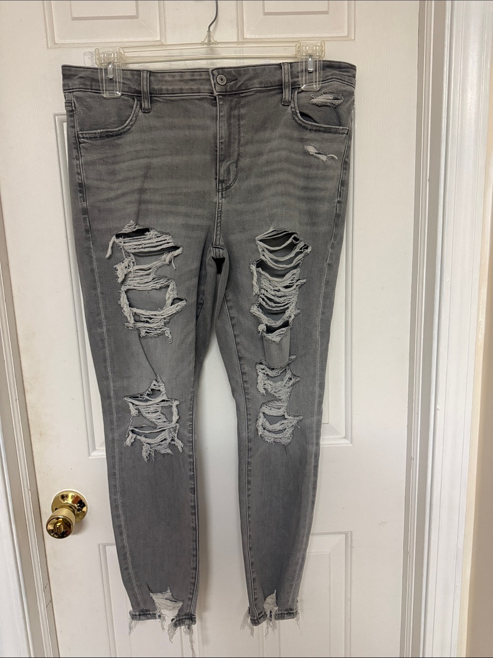 American Eagle Gray Distressed Women's Jeggings NWT